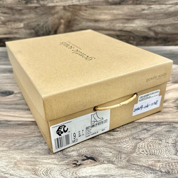 NIB Gentle Souls by Kenneth Cole 9M Best 65MM Zip Bootie Cozy Ankle Boots - Picture 11 of 11